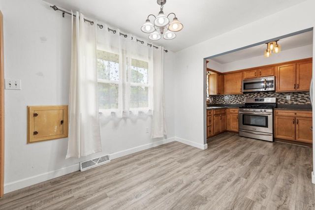 7216 W Layton AVENUE, Greenfield, WI 53220