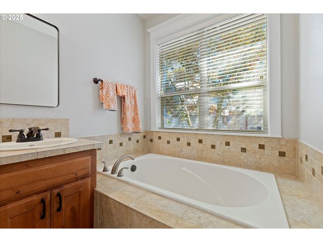 18712 CLOUD CAP Ave, Sandy, OR 97055