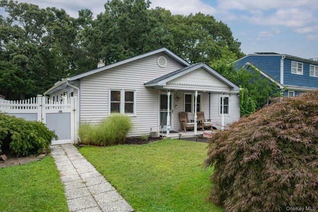 75 Westminster Drive, Shirley, NY 11967