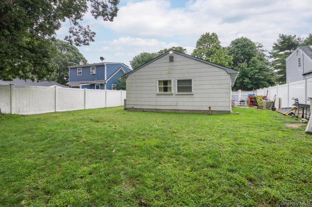 75 Westminster Drive, Shirley, NY 11967