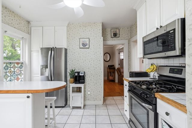 48 Thelma Ave, Somerset, MA 02726