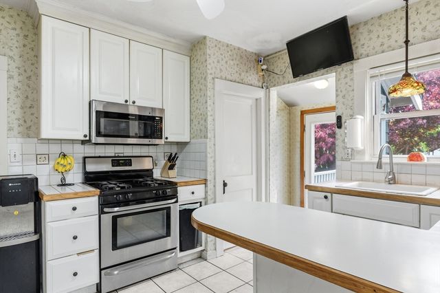 48 Thelma Ave, Somerset, MA 02726