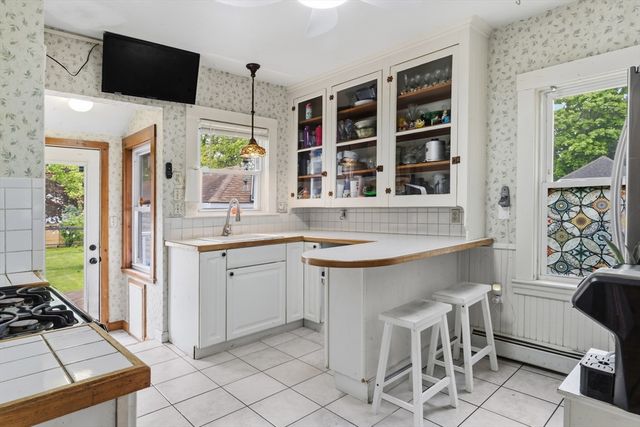 48 Thelma Ave, Somerset, MA 02726