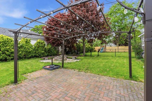 48 Thelma Ave, Somerset, MA 02726
