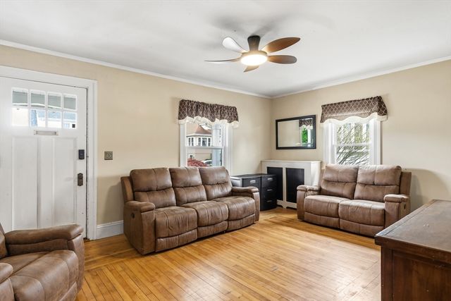 48 Thelma Ave, Somerset, MA 02726