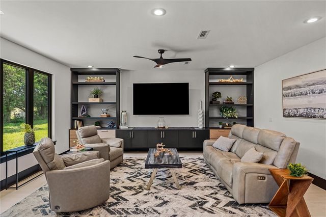 1011 NW Vaughn Road, Bentonville, AR 72713