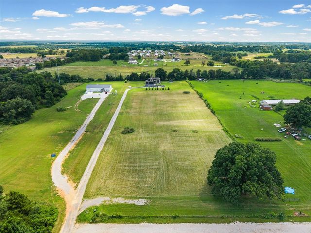 1011 NW Vaughn Road, Bentonville, AR 72713