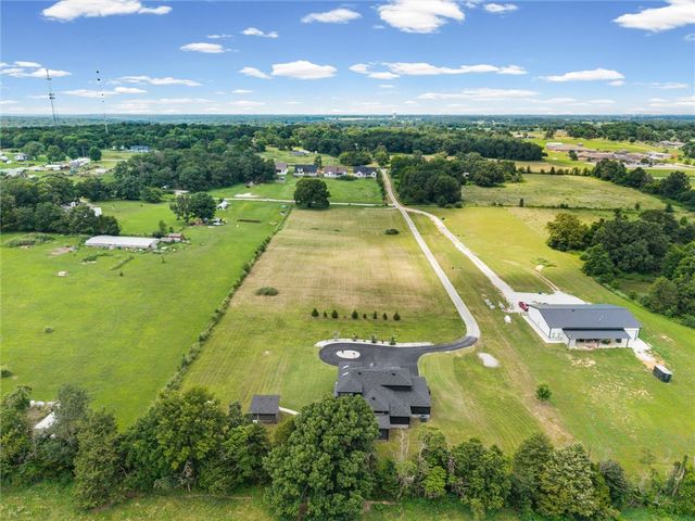 1011 NW Vaughn Road, Bentonville, AR 72713