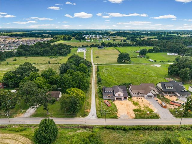 1011 NW Vaughn Road, Bentonville, AR 72713