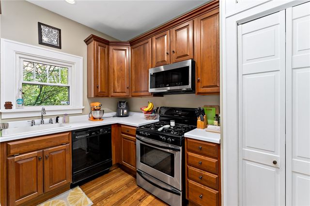 141 Lacrosse St, Edgewood, PA 15218