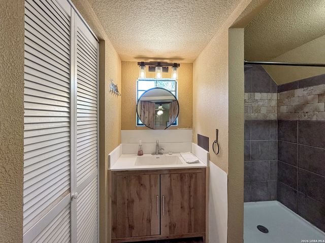 1721 Fm 3424, Canyon Lake, TX 78133