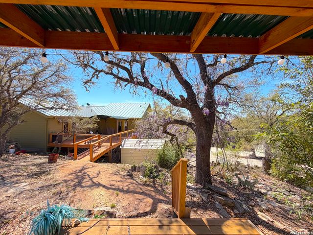 1721 Fm 3424, Canyon Lake, TX 78133