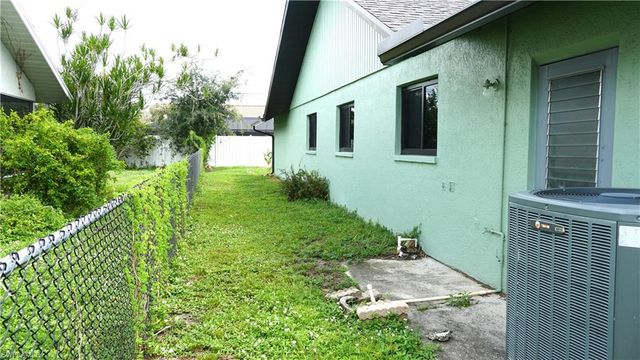 127 12th PL, Cape Coral, FL 33990