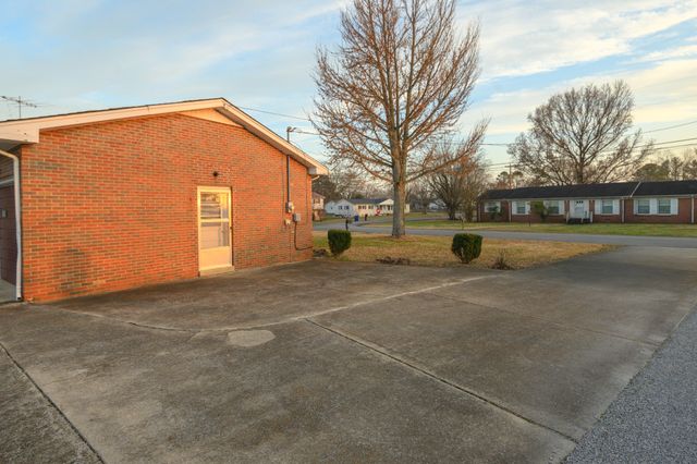 100 Sun Cir, Shelbyville, TN 37160