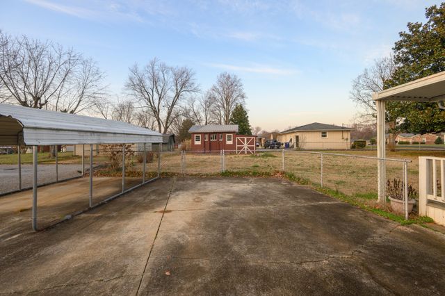 100 Sun Cir, Shelbyville, TN 37160