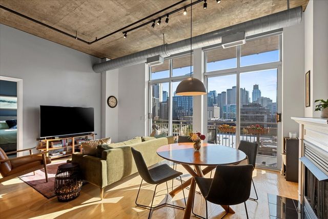 111 S MORGAN Street 823, Chicago, IL 60607