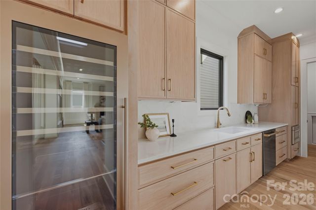 709 Bertonley Avenue, Charlotte, NC 28211