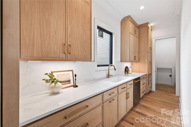 709 Bertonley Avenue, Charlotte, NC 28211