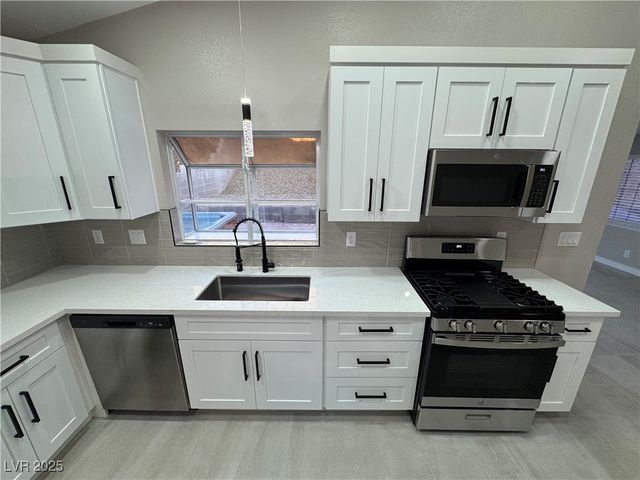 2218 Placer Creek Court, Las Vegas, NV 89156