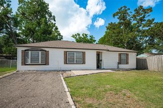 1308 W Dumble Street, Alvin, TX 77511
