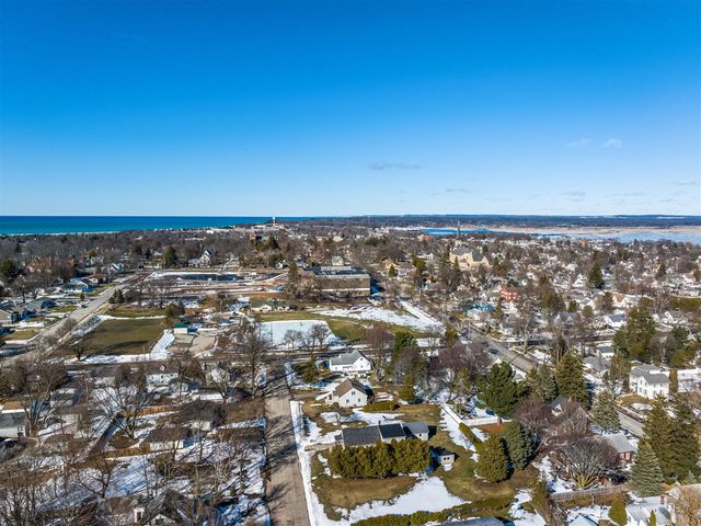 439 9th Street, Manistee, MI 49660