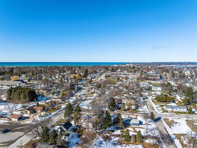 439 9th Street, Manistee, MI 49660