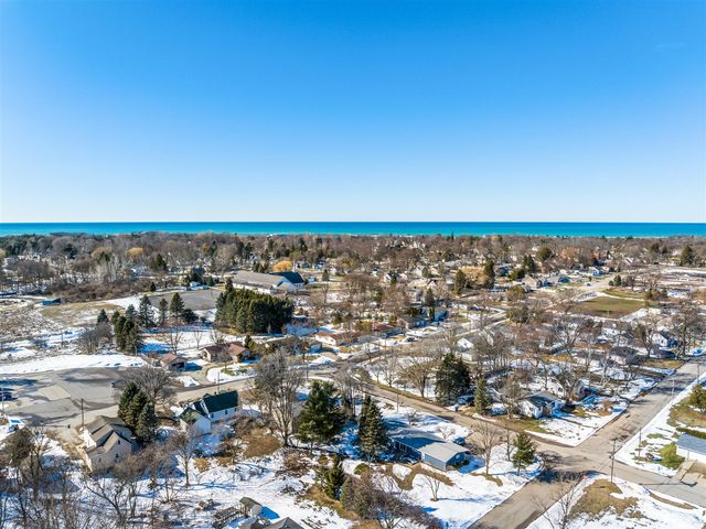 439 9th Street, Manistee, MI 49660