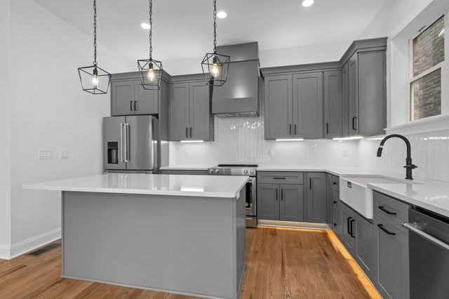 2312 18th Ave, N, Nashville, TN 37208