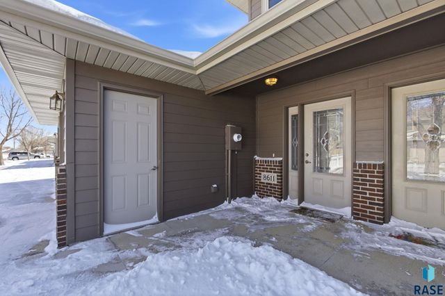 8611 W Grinn Pl Place, Sioux Falls, SD 57106