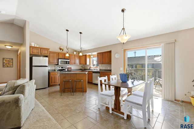 8611 W Grinn Pl Place, Sioux Falls, SD 57106