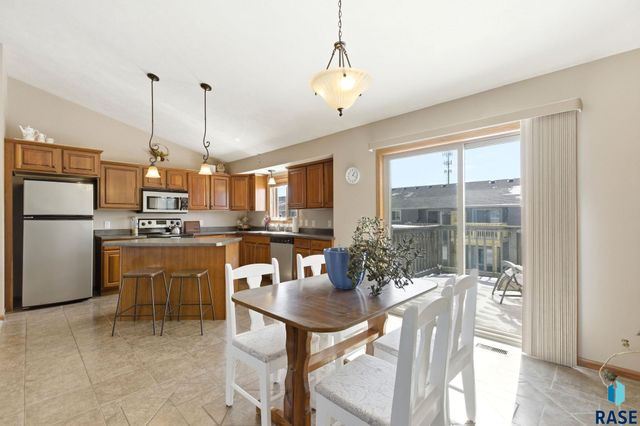 8611 W Grinn Pl Place, Sioux Falls, SD 57106