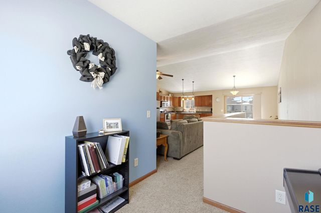 8611 W Grinn Pl Place, Sioux Falls, SD 57106