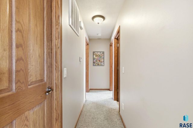 8611 W Grinn Pl Place, Sioux Falls, SD 57106