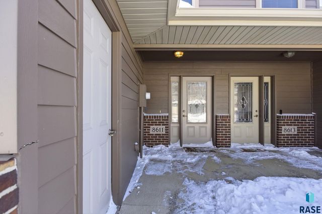 8611 W Grinn Pl Place, Sioux Falls, SD 57106