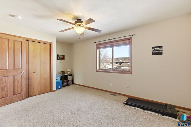 8611 W Grinn Pl Place, Sioux Falls, SD 57106