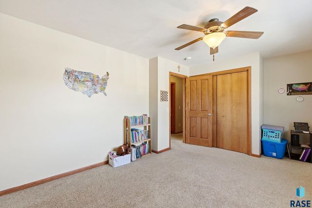 8611 W Grinn Pl Place, Sioux Falls, SD 57106