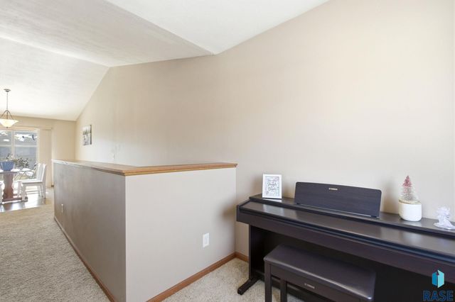 8611 W Grinn Pl Place, Sioux Falls, SD 57106