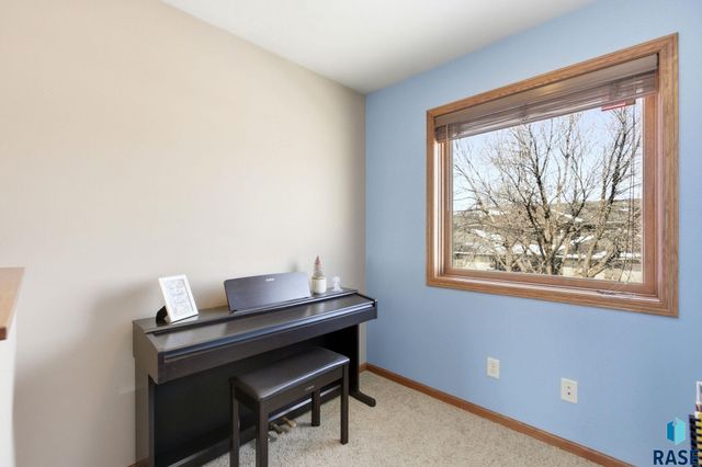 8611 W Grinn Pl Place, Sioux Falls, SD 57106