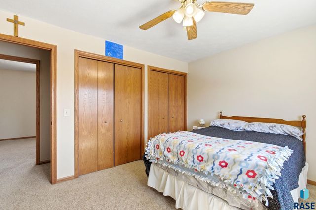 8611 W Grinn Pl Place, Sioux Falls, SD 57106