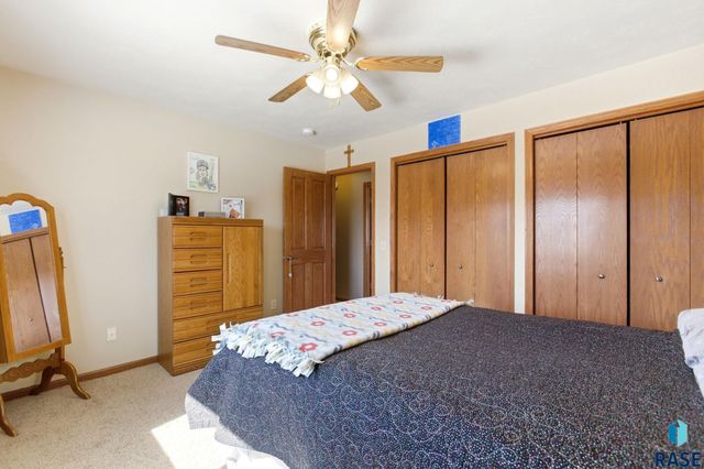 8611 W Grinn Pl Place, Sioux Falls, SD 57106