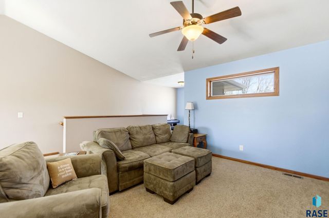 8611 W Grinn Pl Place, Sioux Falls, SD 57106