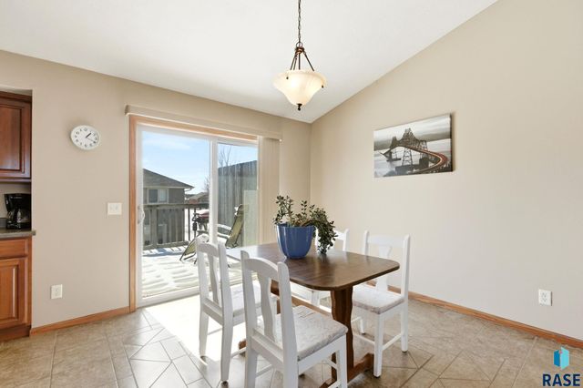 8611 W Grinn Pl Place, Sioux Falls, SD 57106