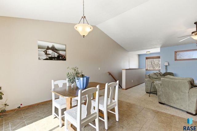 8611 W Grinn Pl Place, Sioux Falls, SD 57106