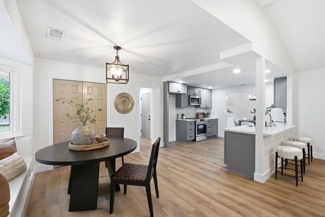 2589 W Barstow Avenue, Fresno, CA 93711