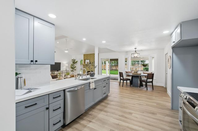 2589 W Barstow Avenue, Fresno, CA 93711