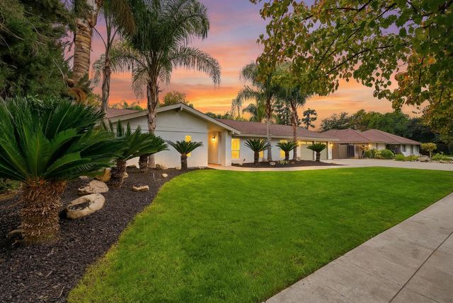 2589 W Barstow Avenue, Fresno, CA 93711