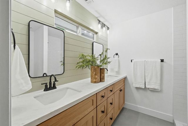 2589 W Barstow Avenue, Fresno, CA 93711