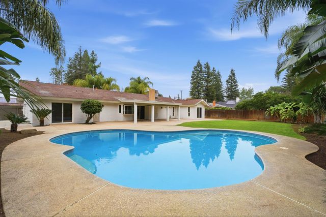 2589 W Barstow Avenue, Fresno, CA 93711