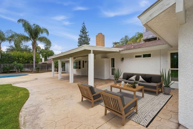 2589 W Barstow Avenue, Fresno, CA 93711