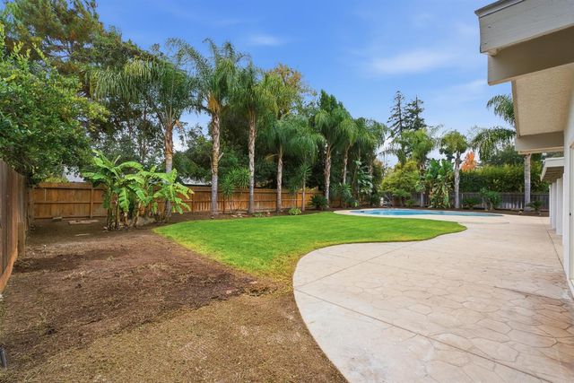 2589 W Barstow Avenue, Fresno, CA 93711